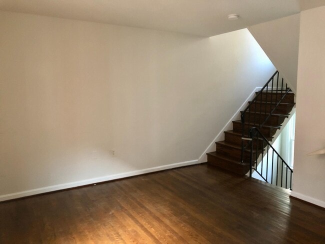 Building Photo - 900 24th St NW