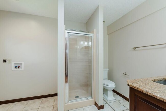 Building Photo - Large Executive Home in Carmel Schools