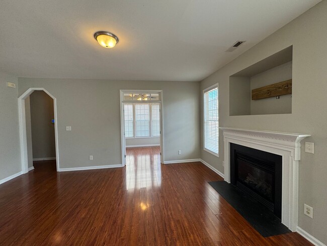 Building Photo - 4 Bedroom | 3 Bathroom Raleigh Home with F...