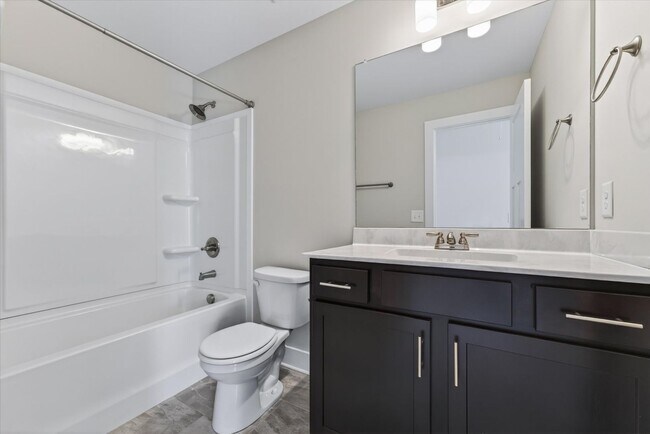 Building Photo - Pet Friendly Three Bedroom!