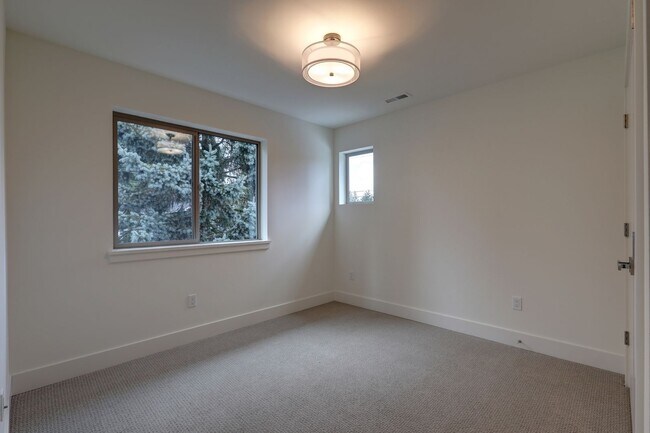 Building Photo - Brand-New 3bd + Office, 2.5ba Home Available in Perfect Kirkland Location!