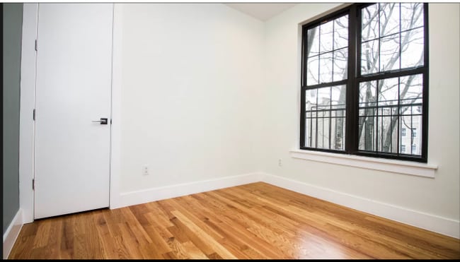 Building Photo - 562 Wilson Ave