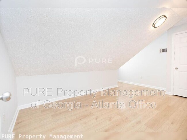 Building Photo - 2414 Leeward Ct
