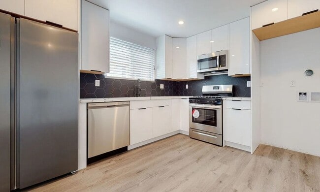 Building Photo - FOR RENT $4200, 4BED 3BATH,Downtown LA
