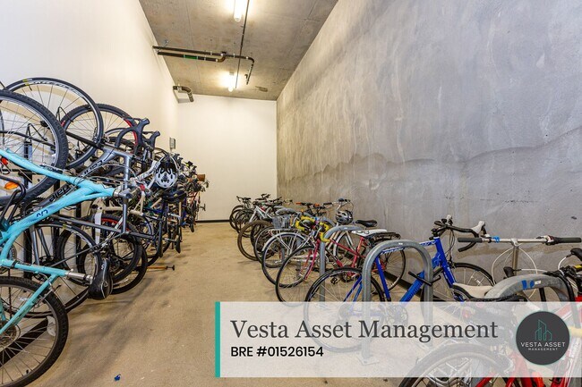 Building Photo - Designer 2-Bedroom in Iconic VIDA Residences