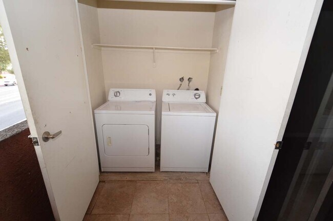 Building Photo - 2nd Floor Condo in a Gated Community