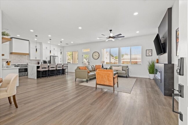 Building Photo - Serene Retreat Furnished 2 Bedroom Sun City Summerlin Home