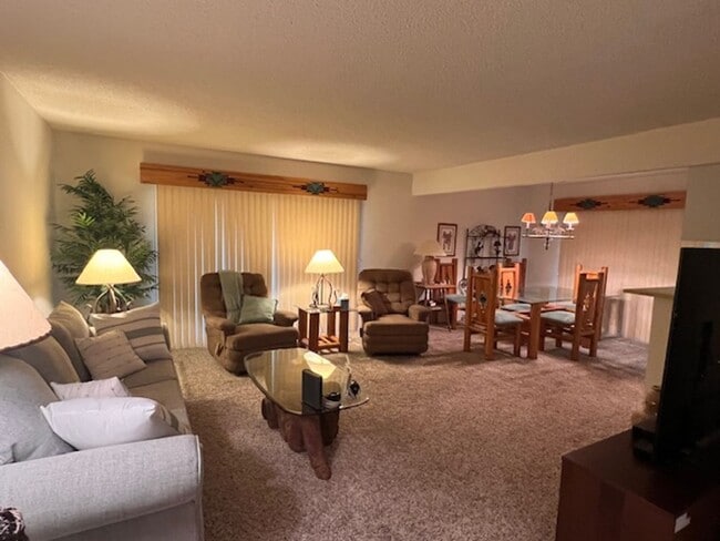 Building Photo - 25246 S Glenburn Dr