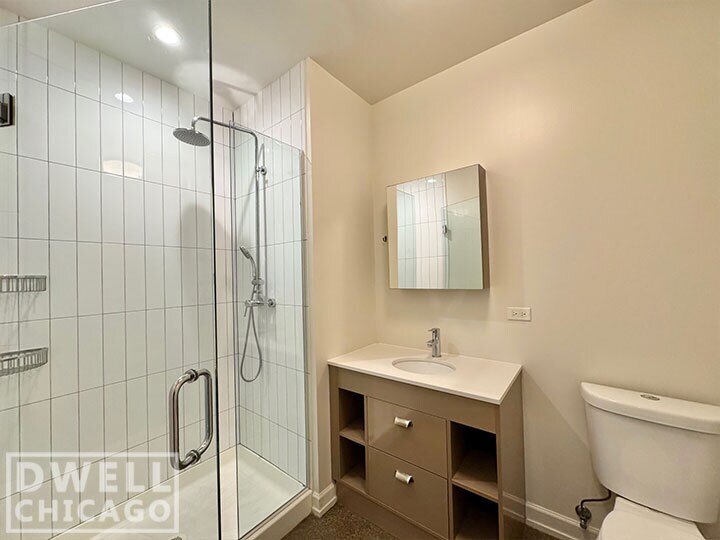 Building Photo - 102 W Chicago Ave