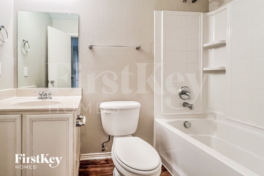 Building Photo - 2025 Kickapoo Trail