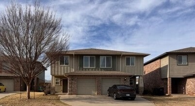 Building Photo - 3 bedroom 2 story duplex in Deer Creek schools!