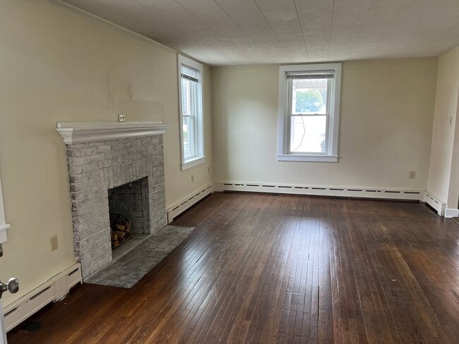 Building Photo - Beautiful 3 Bedroom Home in Millersville!