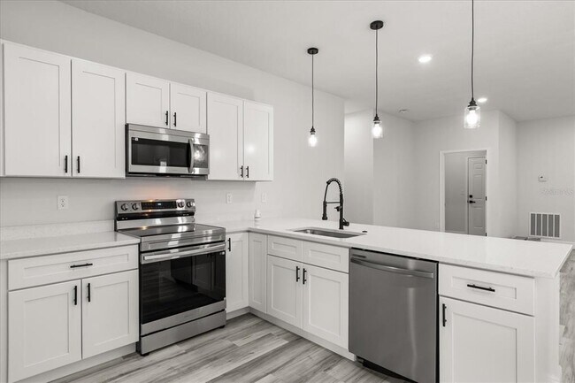 Building Photo - 6761 SW 151 Loop