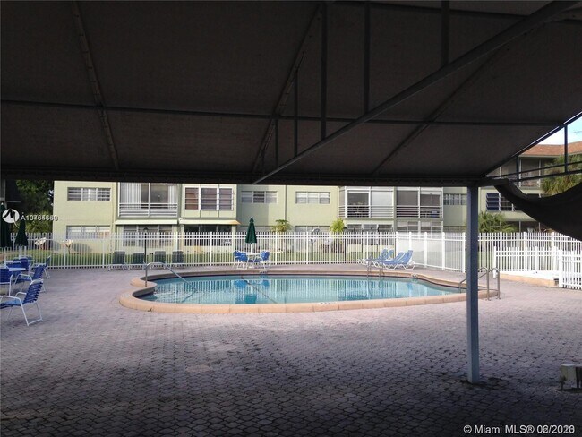 Building Photo - 607 S State Rd 7