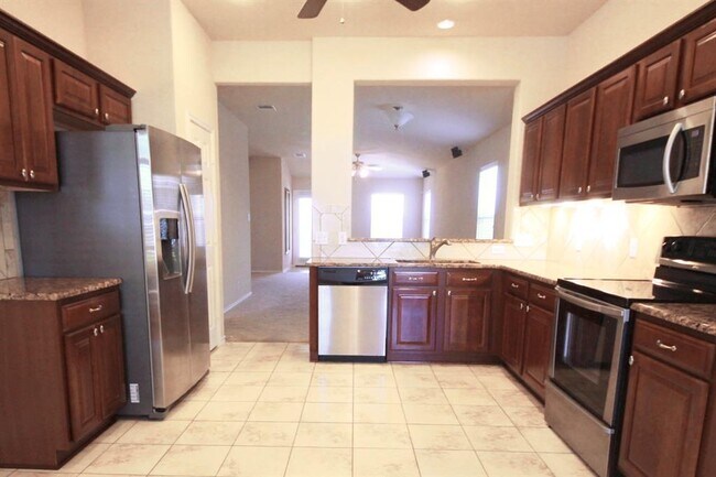 Building Photo - 1920 Golden Arrow Ave