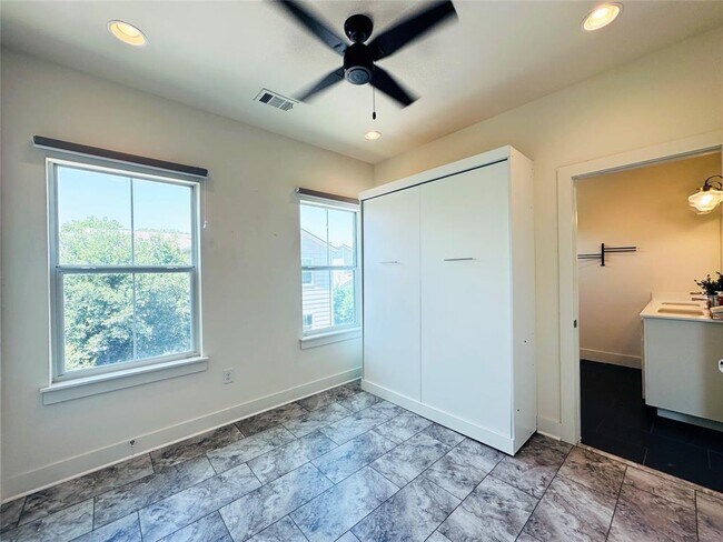 Building Photo - 2716 Halcyon Dr