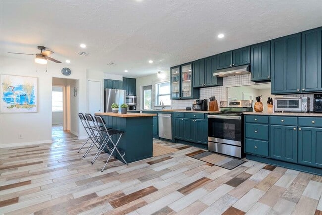 Building Photo - 1528 W River Shore Way