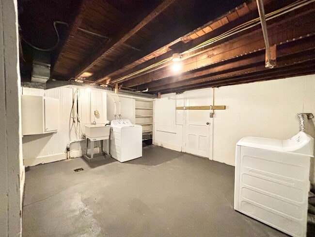 Building Photo - 307 Mulberry Ln