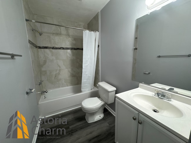 Building Photo - Updated 2 Bedroom Home with Modern Kitchen