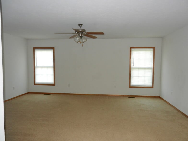 Master bedroom - 707 Savannah Ave
