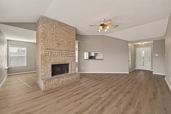 Building Photo - 4251 Southchase Ln