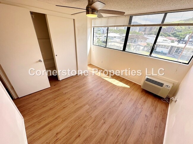 Building Photo - 2860 Waialae Ave