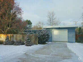 Building Photo - Ranch Style Home in the Lewis and Clark Area
