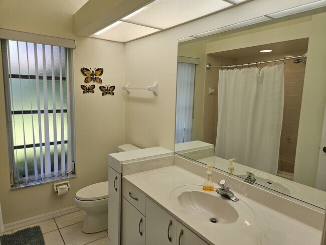 Building Photo - Seasonal Short-Term Private Heated Pool Home with 3 Bedroom, 2.5 Bath, 2 Car Garage in Sorrento W...