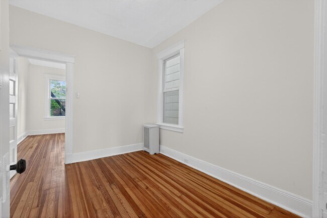 Building Photo - 42 Duer Pl