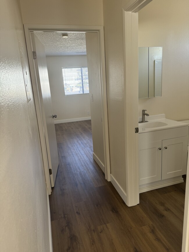 Hallway leading to second bedroom - 12500 Fonthill Ave