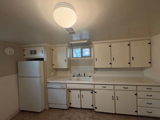 Building Photo - 3 Bed 2 Bath Cottage in Greeley