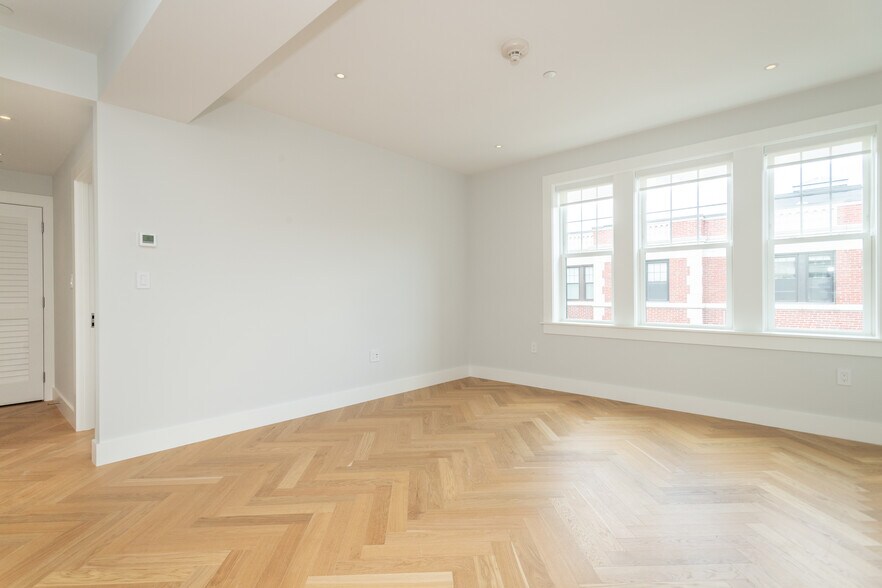 Building Photo - 18 Forest St