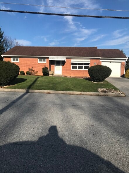 Building Photo - 625 E Queen St