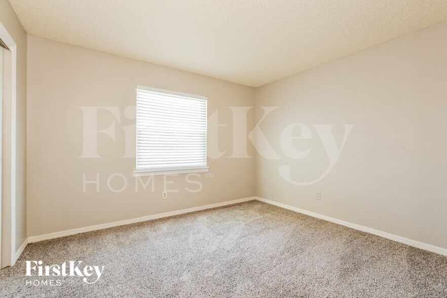 Building Photo - 2175 Carriage Pointe Loop