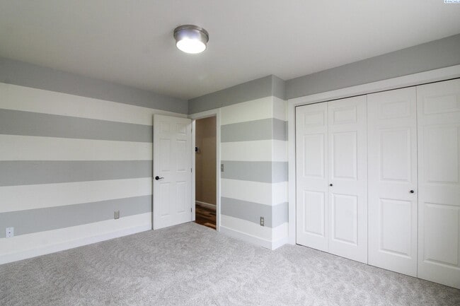 Building Photo - 3 Bed/2 Bath House in Southeast Kennewick