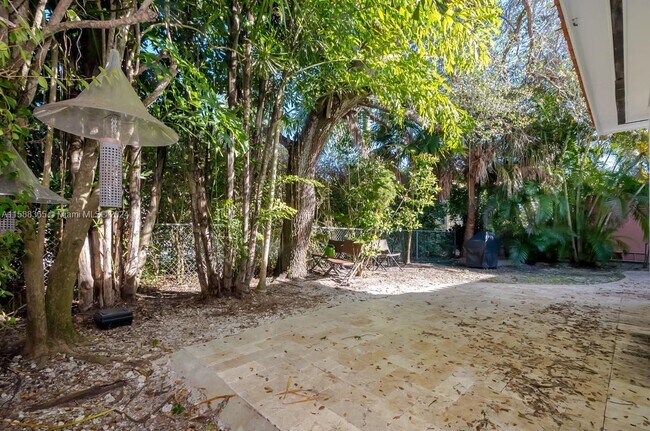 Building Photo - Altara Avenue, Coral Gables, FL 33146 - 3 ...