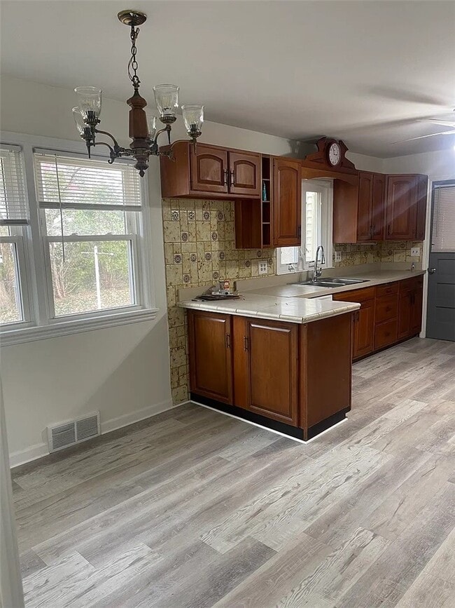 Building Photo - 705 Roosevelt Rd