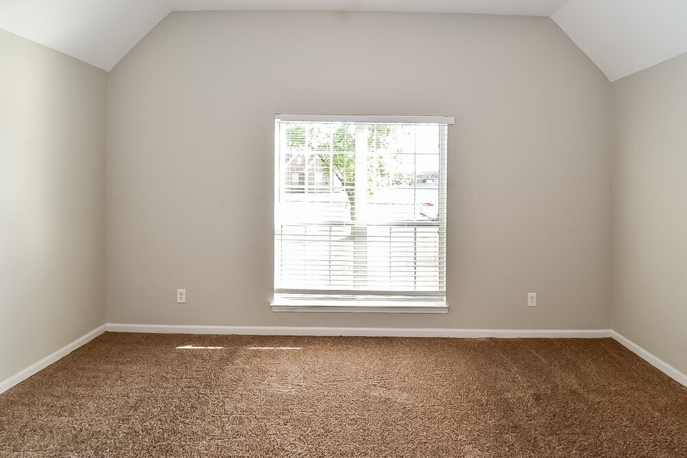 Building Photo - 4088 Ravenwood Dr N