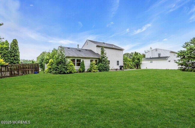 Building Photo - 2300 Oak Knoll Dr