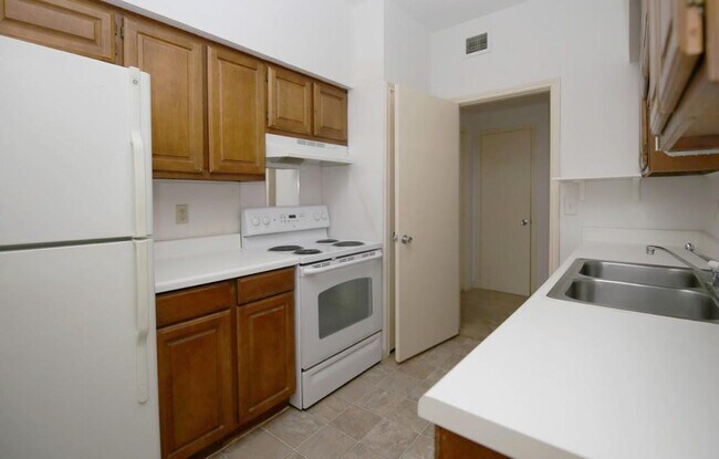 Building Photo - 2475 Underwood St