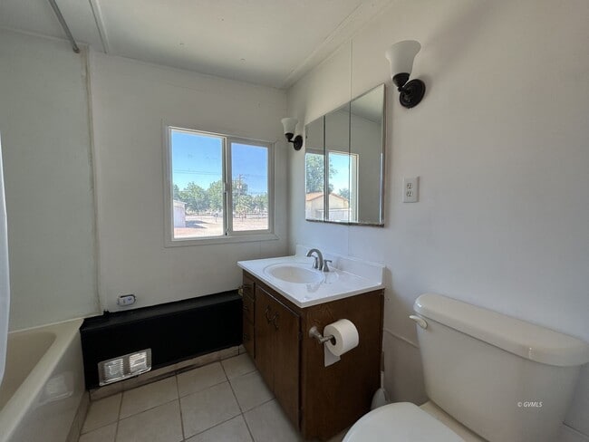 Building Photo - 2060 S Nelson Dr