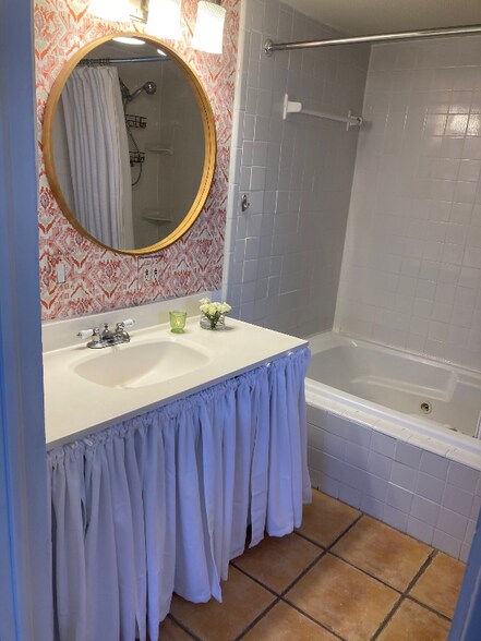 Building Photo - 6249 Ravendale Ln