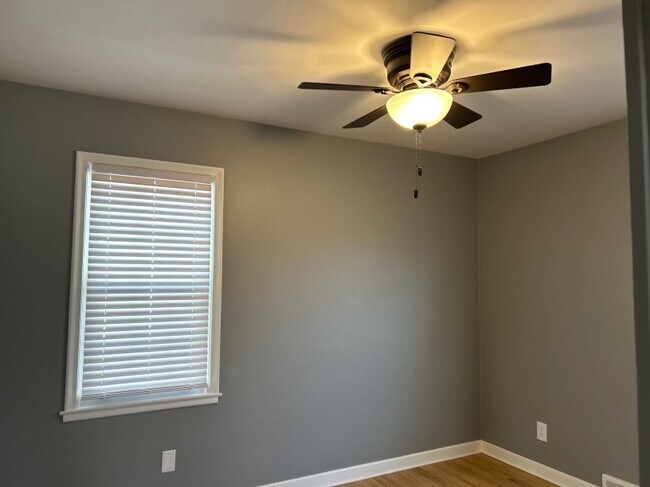 Building Photo - 108 N Lowell Ave