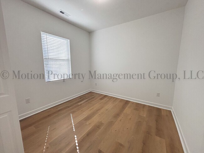 Building Photo - 1121 Wilmington Ave