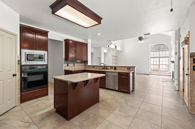 Building Photo - 1601 Chasewood Dr