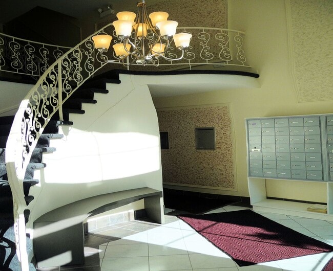 Main Entry Foyer - 5200 Carriageway Dr