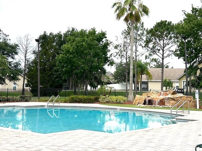 Building Photo - 2817 Maguire Dr