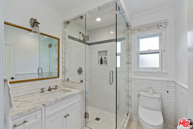 Building Photo - 643 Westholme Ave