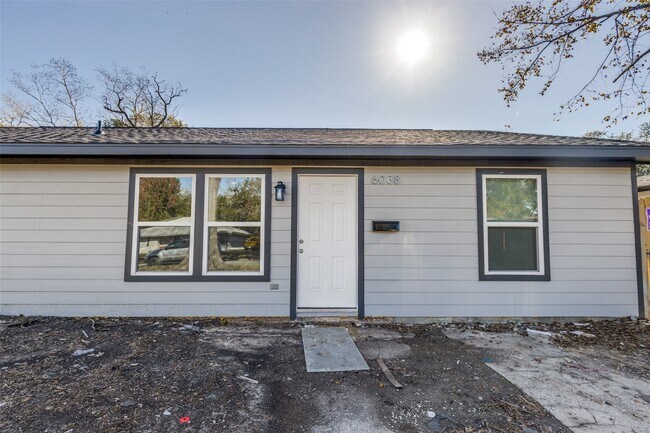 Building Photo - 6038 Glenhurst Dr