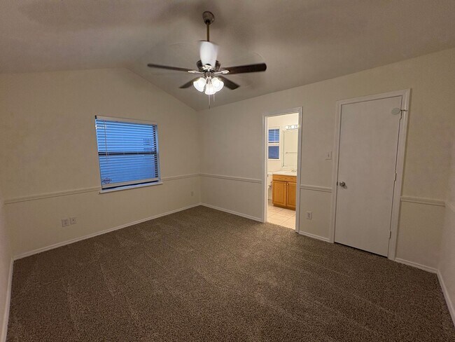 Building Photo - Charming 3-bed 2-bath Home Birdville ISD!